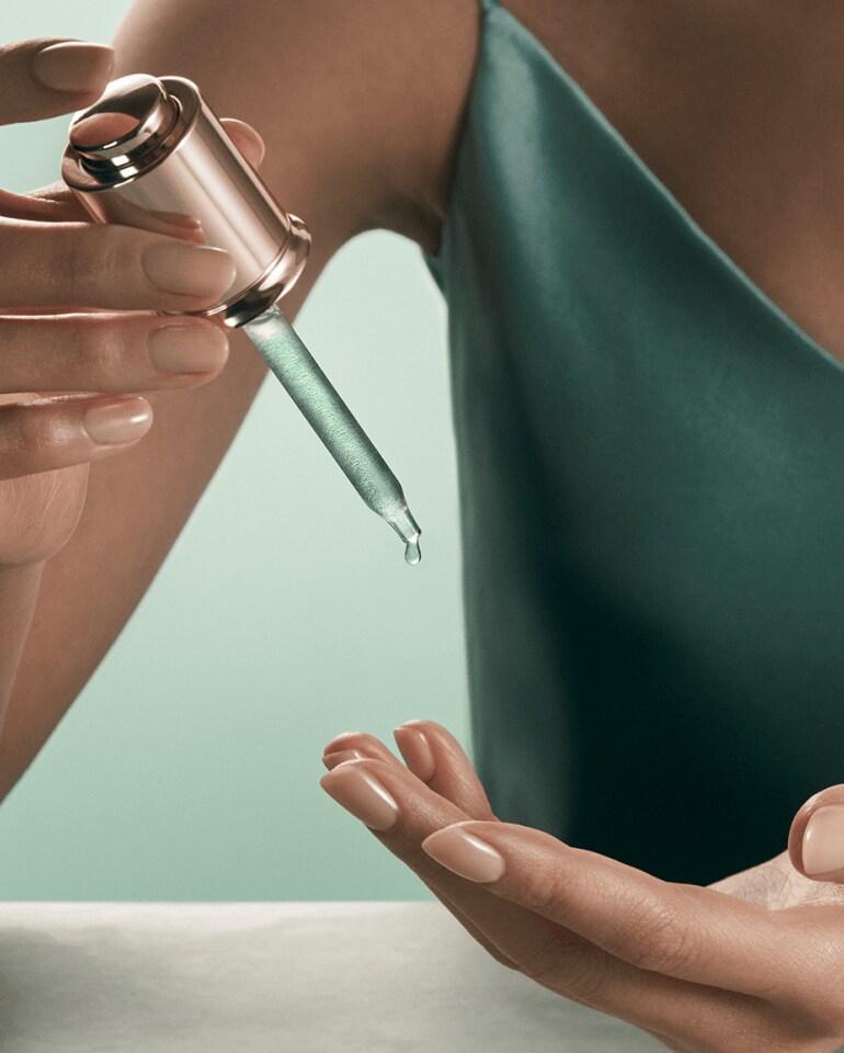The Micro Peel ผลิตภัณฑ์ผลัดเซลล์ผิวหน้า