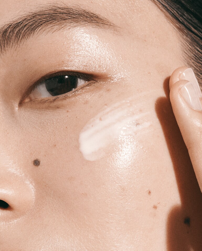 The Hydrating Infused Emulsion อิมัลชั่นบำรุงผิวด้วยสัมผัสบางเบา
